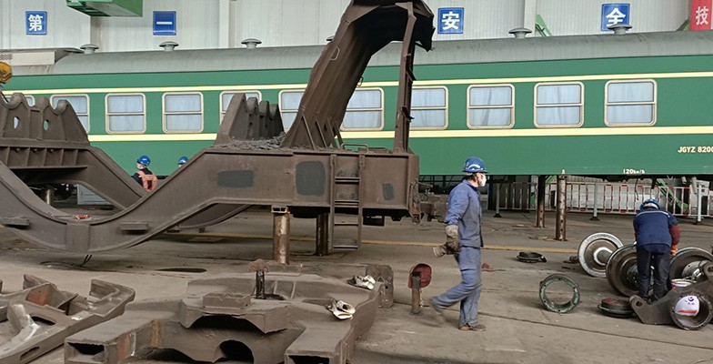 2022年公司职工在酒钢项目修车现场